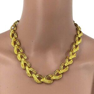 Gold Tone Necklace Vintage Style 18 Inch length Glamour